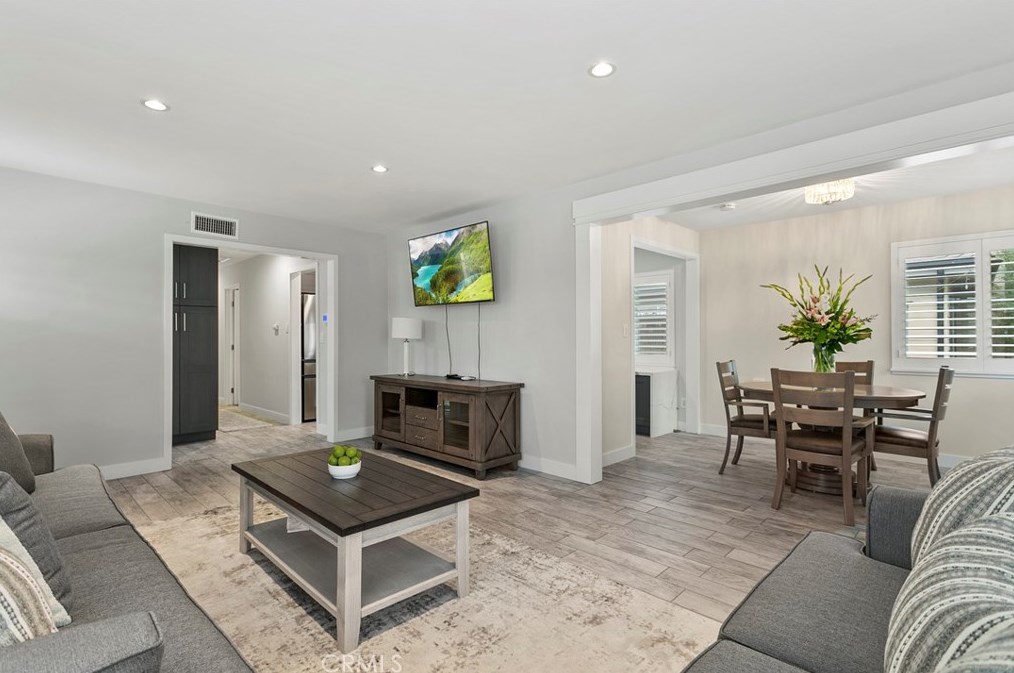 3115 Samoa Pl, Costa Mesa CA  92626-2357 exterior