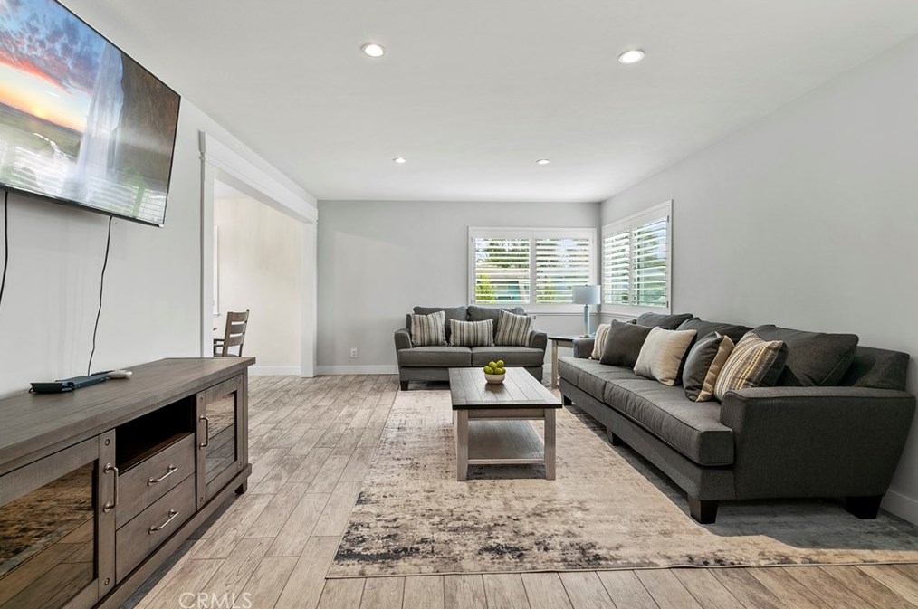 3115 Samoa Pl, Costa Mesa CA  92626-2357 exterior