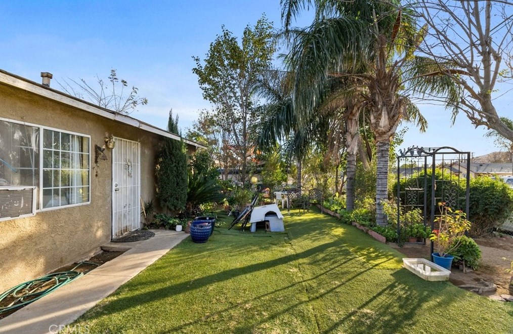 10433 Orchard St, Bloomington, CA 92316