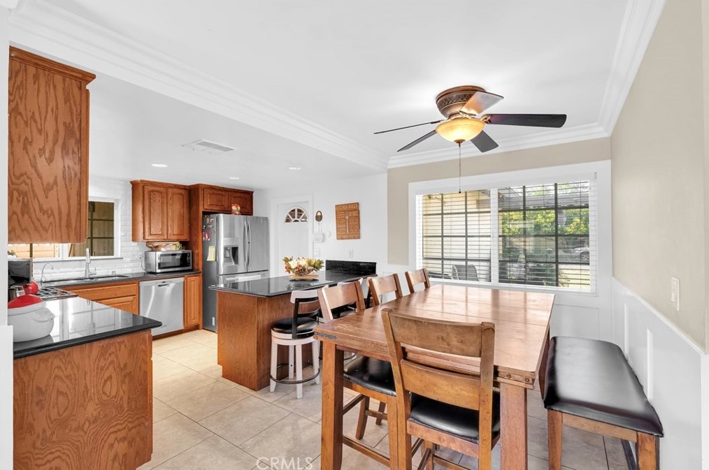 9159 Blanchard Ave, Fontana CA  92335-4804 exterior