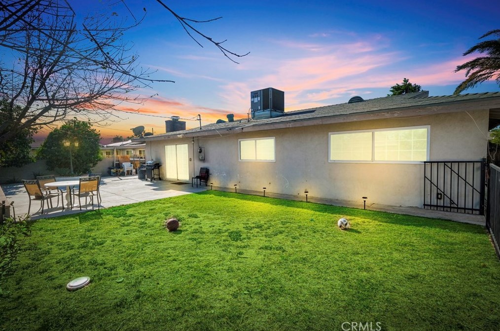 9159 Blanchard Ave, Fontana CA  92335-4806 exterior