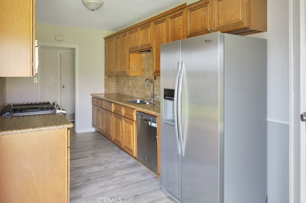 6411 Tournament Dr, Riverside CA  92509-5762 exterior