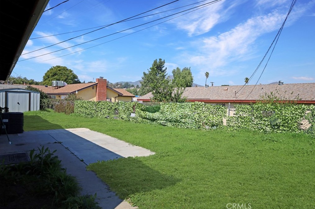 6411 Tournament Dr, Riverside CA  92509-5762 exterior