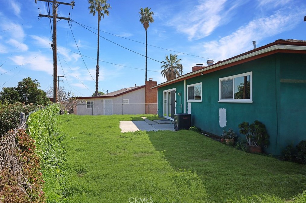 6411 Tournament Dr, Riverside CA  92509-5762 exterior