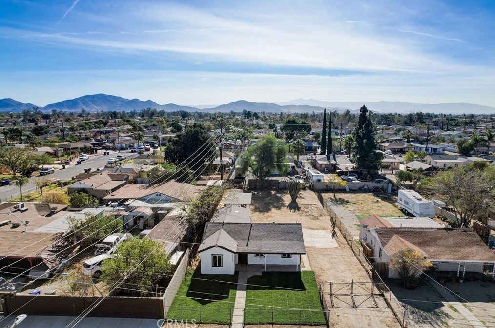 15025 Orchid St, Fontana CA  92335-4225 exterior