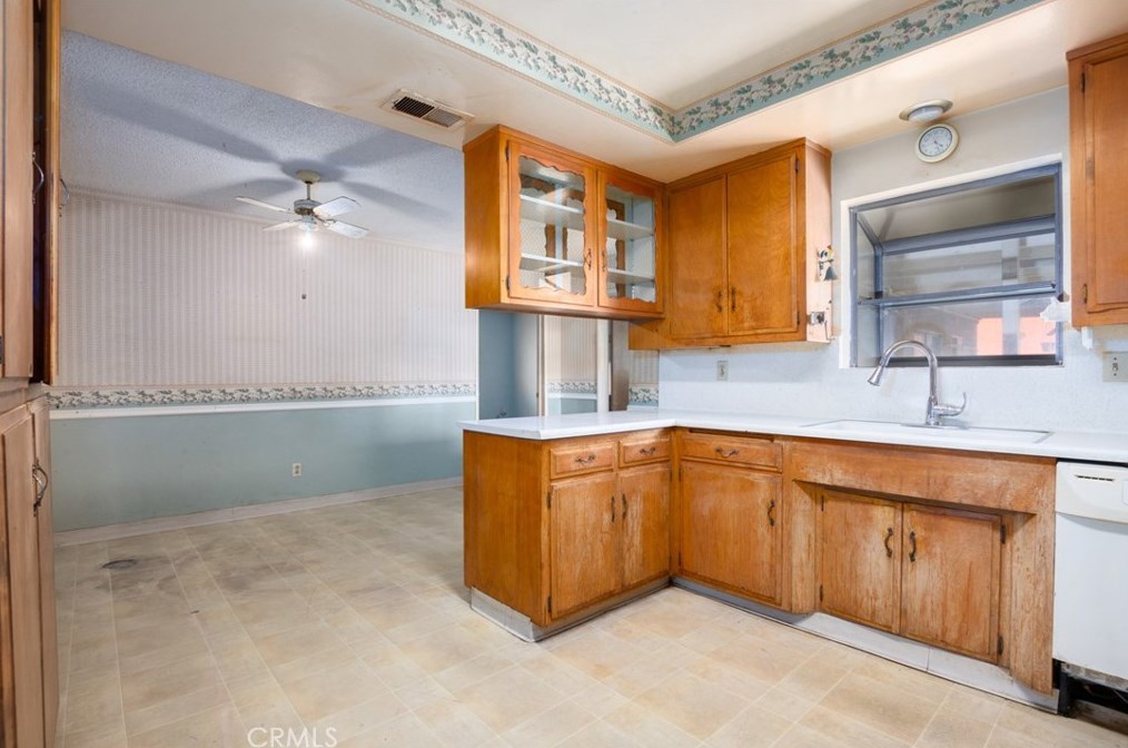 10439 Linden Ave, Bloomington, CA 92316