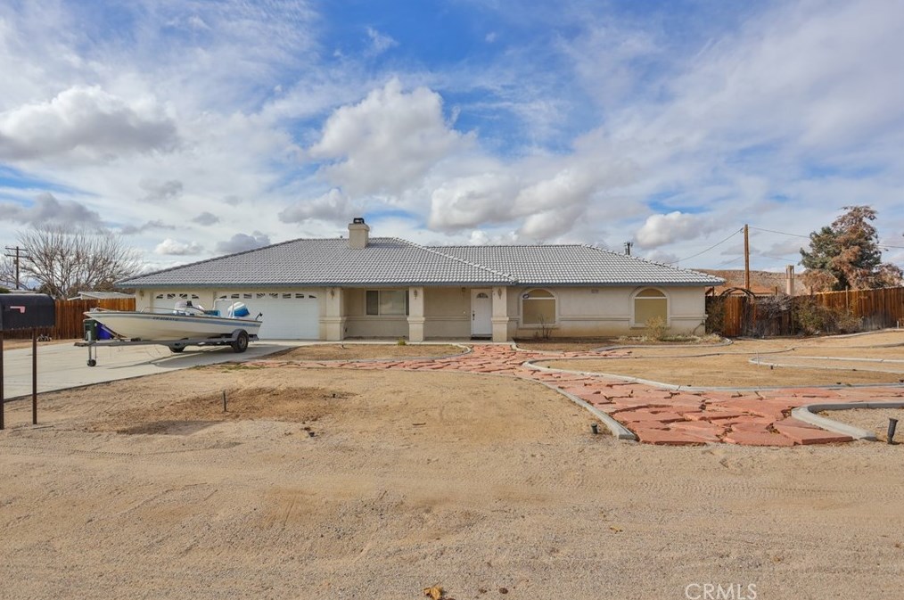 15476 Idaho Rd, Apple Valley, CA 92307-4530
