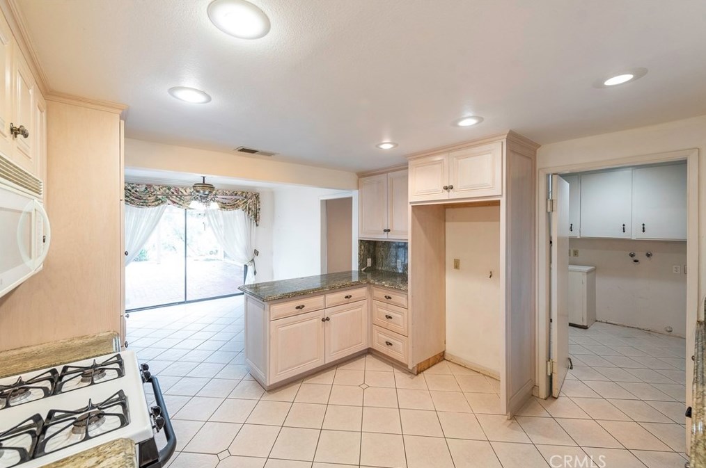 17060 Ranchero Rd, Riverside CA  92504-5920 exterior