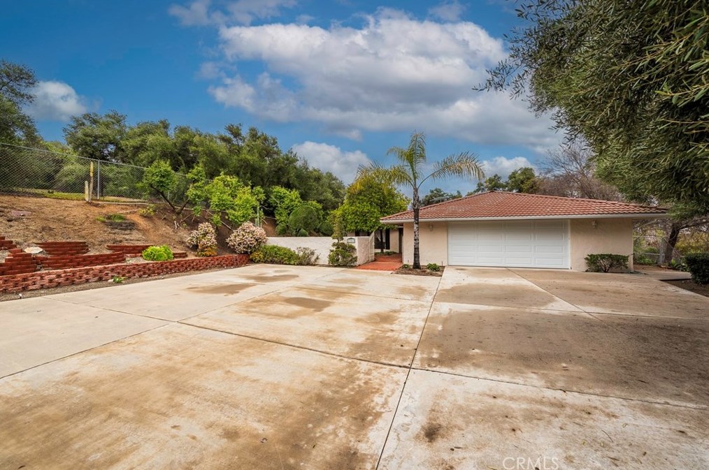 17060 Ranchero Rd, Riverside CA  92504-5920 exterior