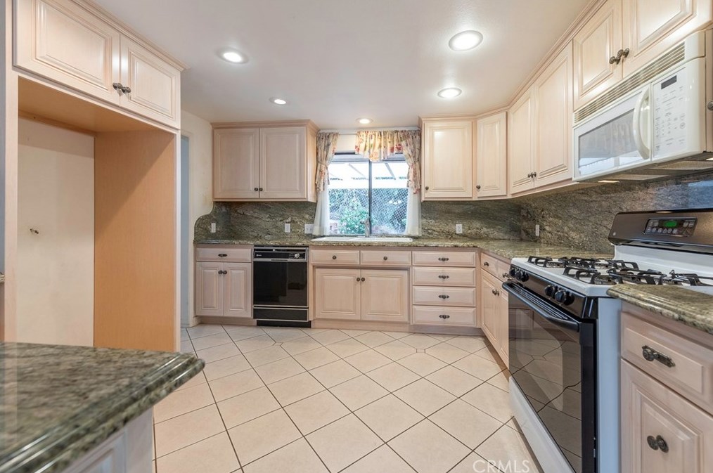 17060 Ranchero Rd, Riverside CA  92504-5920 exterior