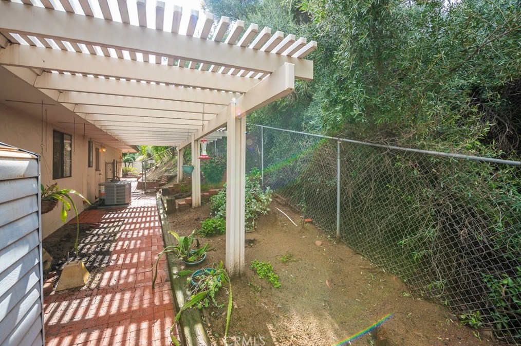 17060 Ranchero Rd, Riverside CA  92504-5920 exterior