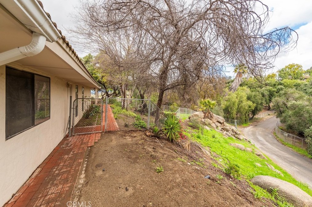 17060 Ranchero Rd, Riverside CA  92504-5920 exterior