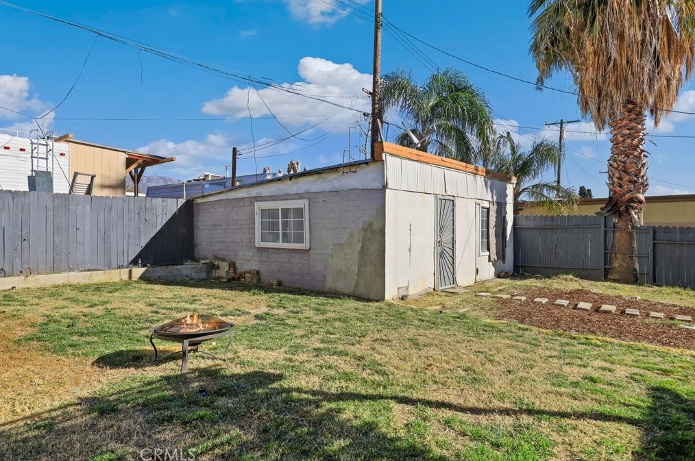 647 Ramsey St, Banning CA  92220-4919 exterior