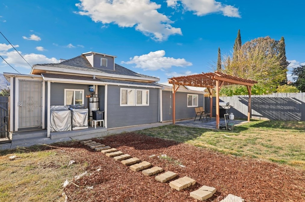 647 Ramsey St, Banning CA  92220-4919 exterior