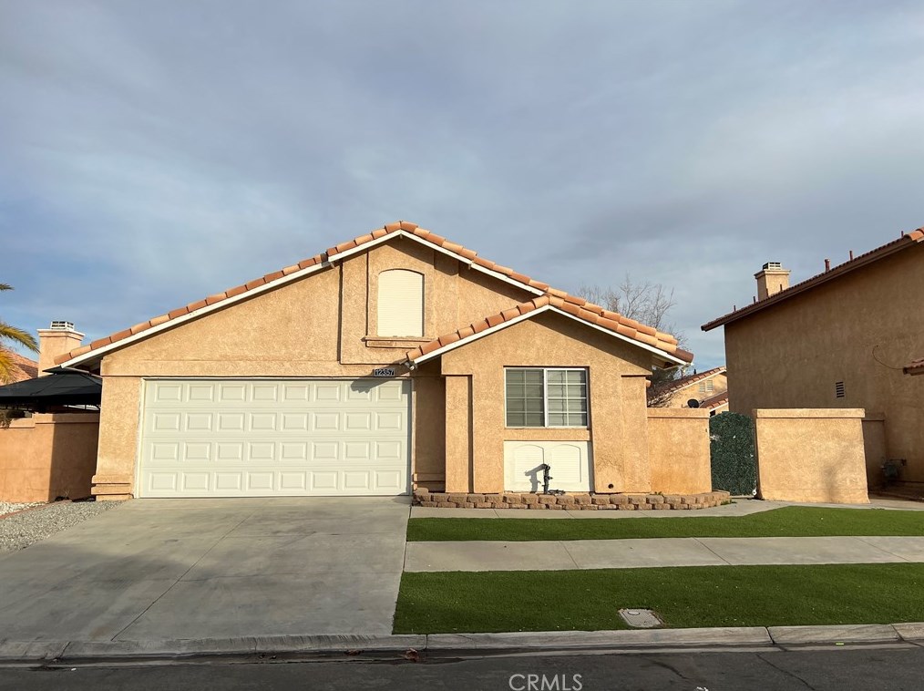 12357 Glenwood Ln, Victorville, CA 92395