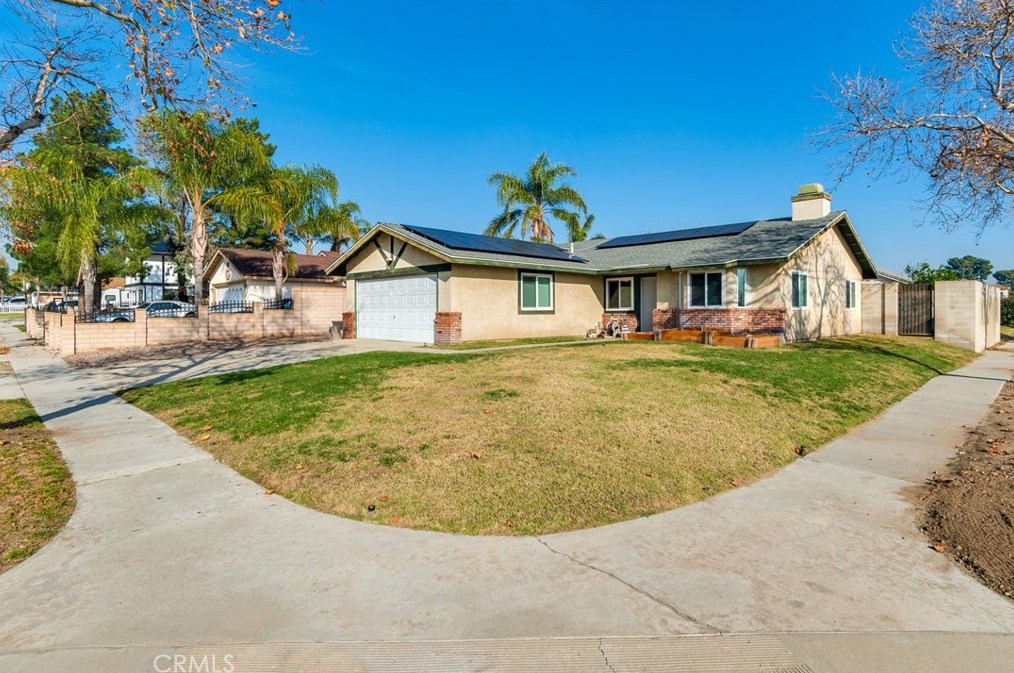 7897 Madrona Dr, Fontana CA  92336-2559 exterior