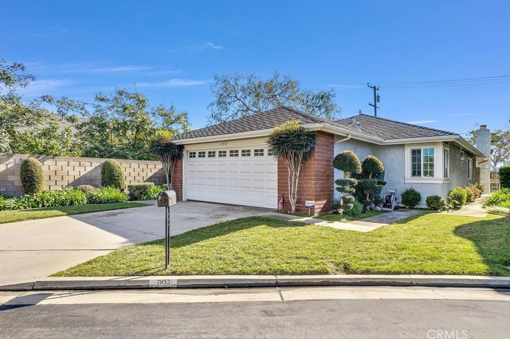 7852 Connie Dr, Huntington Beach, CA 92648-5634