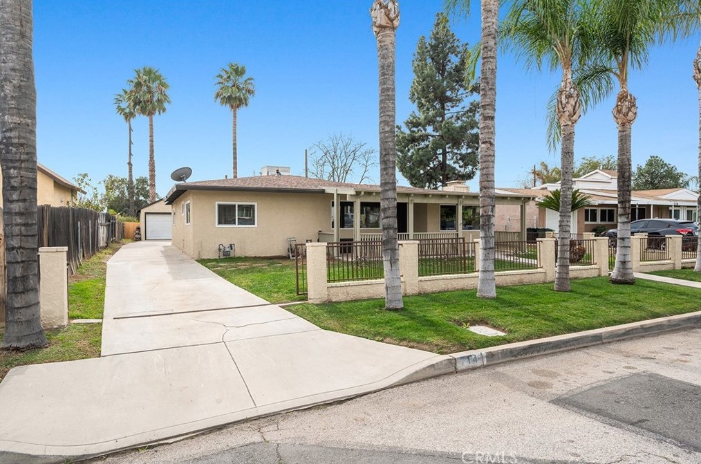 714 Long Beach Dr, Colton, CA 92324