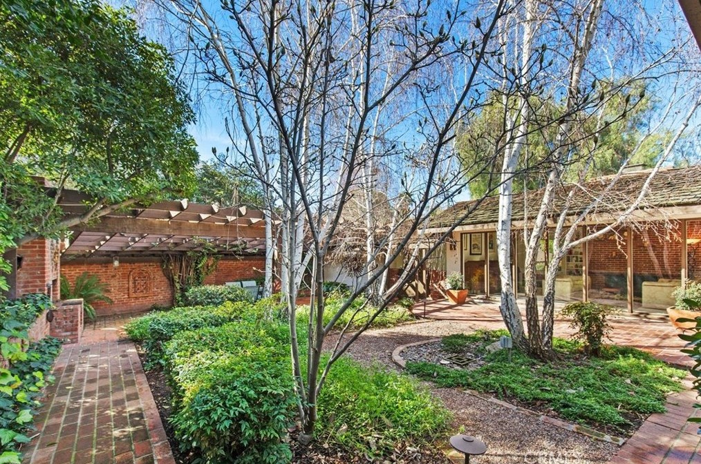 1968 Rincon Ave, Riverside CA  92506-1628 exterior