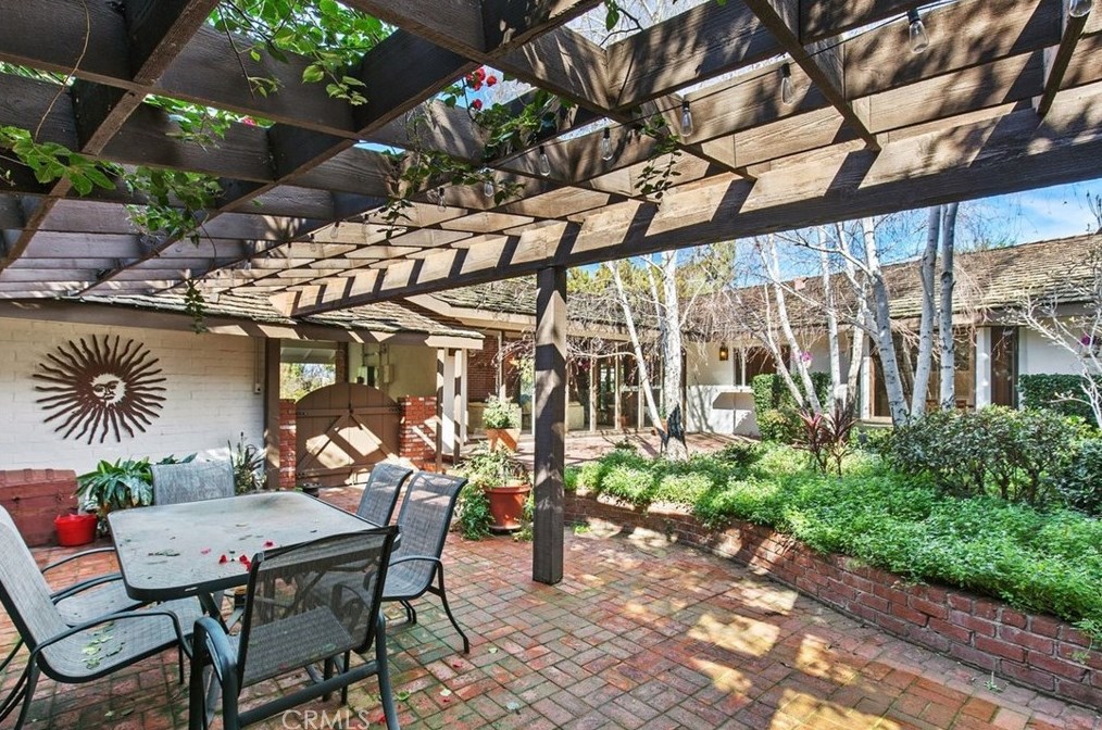 1968 Rincon Ave, Riverside CA  92506-1628 exterior