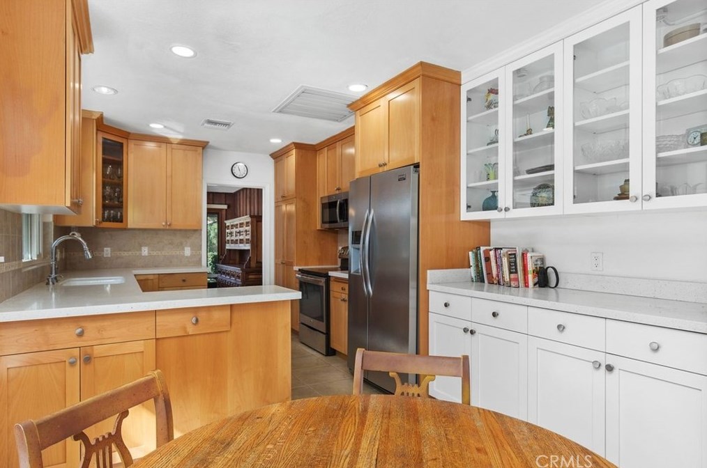 1968 Rincon Ave, Riverside CA  92506-1628 exterior