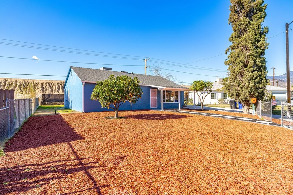 3392 Del Rey Dr, San Bernardino, CA 92404