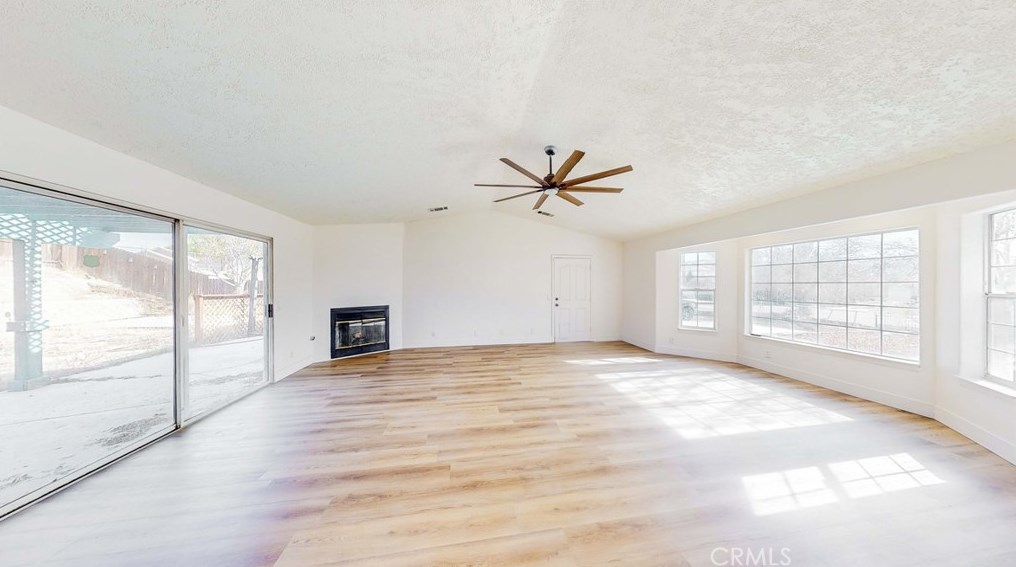 19164 Rocksprings Rd, Hesperia CA  92345-6730 exterior
