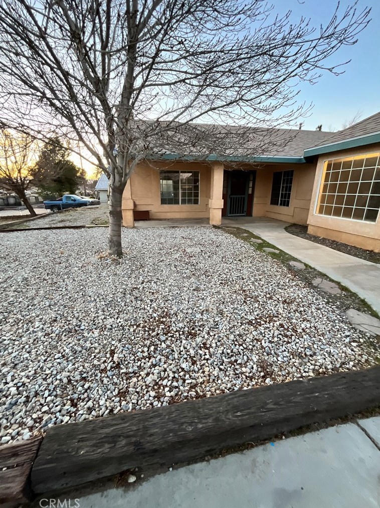 19164 Rocksprings Rd, Hesperia CA  92345-6730 exterior