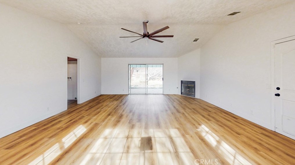 19164 Rocksprings Rd, Hesperia CA  92345-6730 exterior