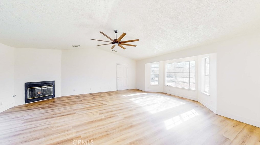 19164 Rocksprings Rd, Hesperia CA  92345-6730 exterior