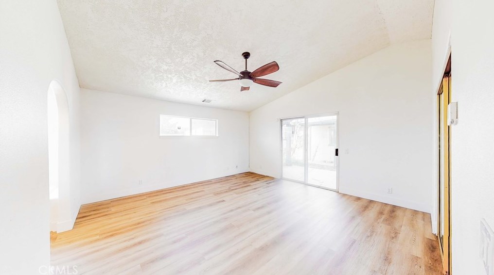 19164 Rocksprings Rd, Hesperia CA  92345-6730 exterior