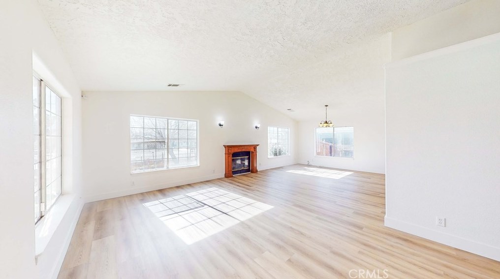 19164 Rocksprings Rd, Hesperia CA  92345-6730 exterior
