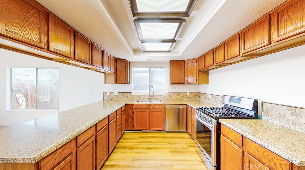 19164 Rocksprings Rd, Hesperia CA  92345-6730 exterior