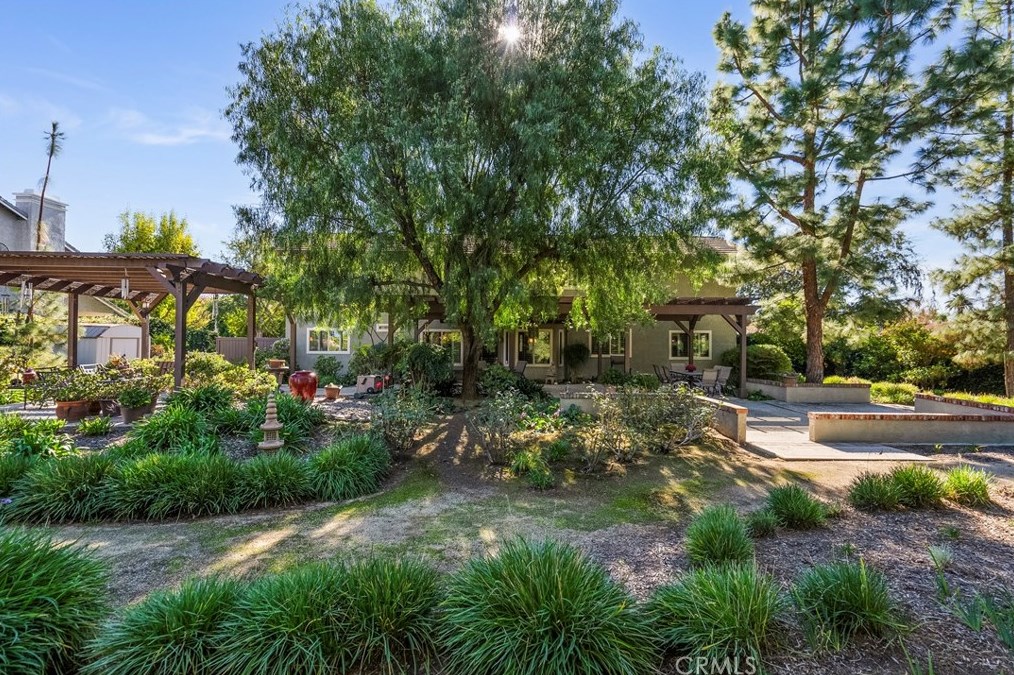 1651 Kingsport Dr, Riverside CA  92506-5451 exterior