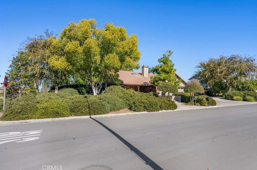 1651 Kingsport Dr, Riverside, CA 92506-5451