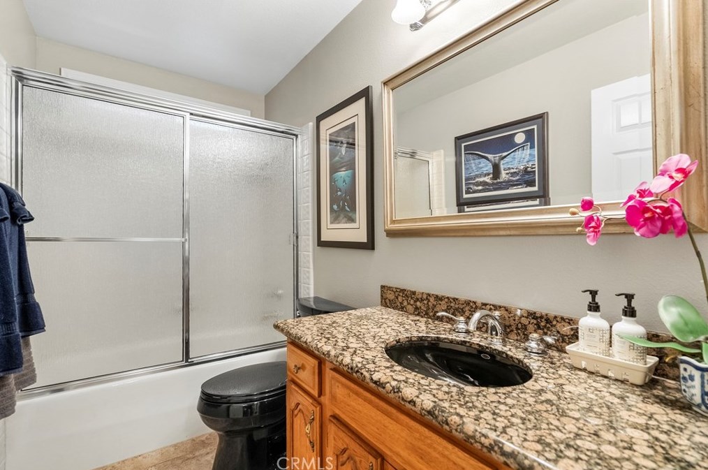 1651 Kingsport Dr, Riverside CA  92506-5451 exterior