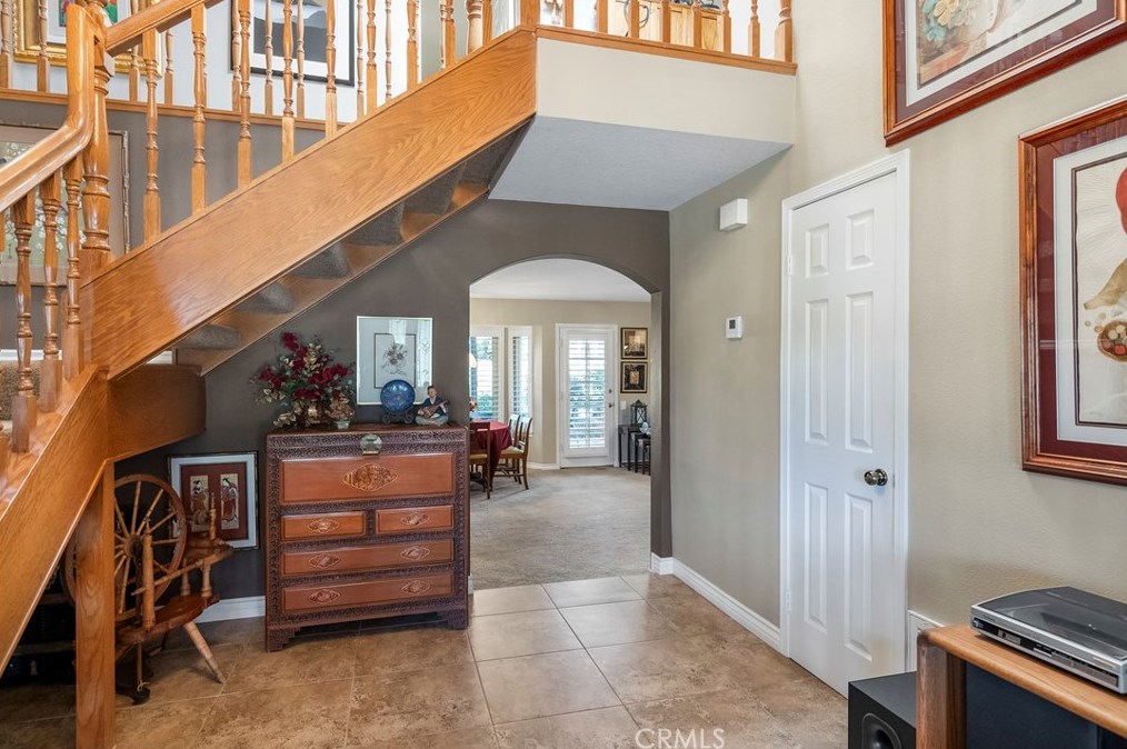 1651 Kingsport Dr, Riverside CA  92506-5451 exterior