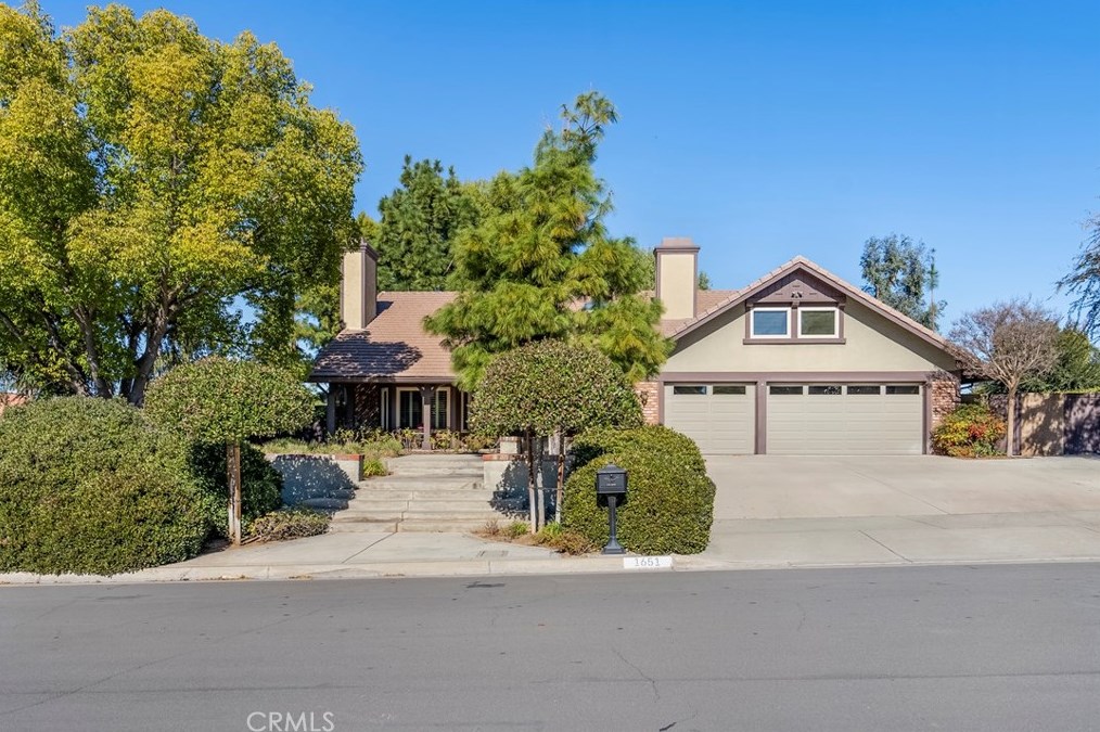 1651 Kingsport Dr, Riverside CA  92506-5451 exterior