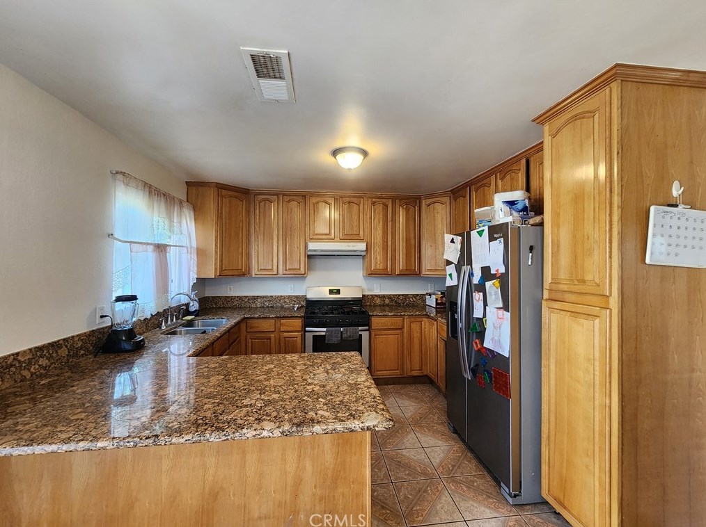 7464 Ysmael Villegas St, Riverside CA  92504-4553 exterior