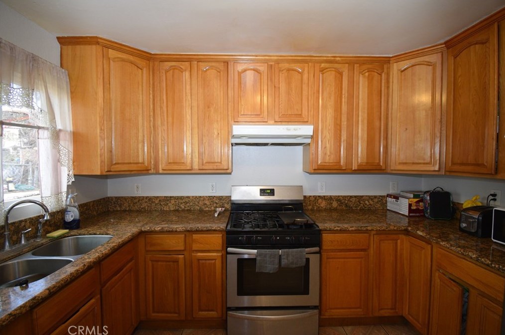 7464 Ysmael Villegas St, Riverside CA  92504-4553 exterior