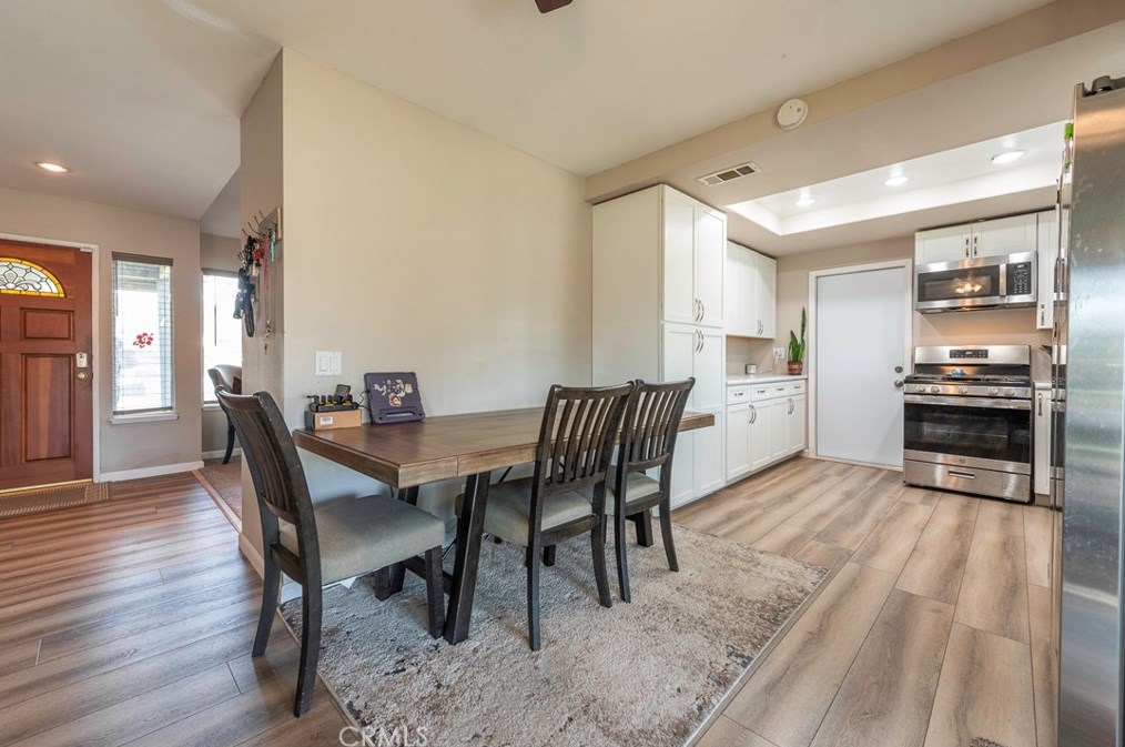 4566 Prairie View Dr, Riverside CA  92509-7136 exterior