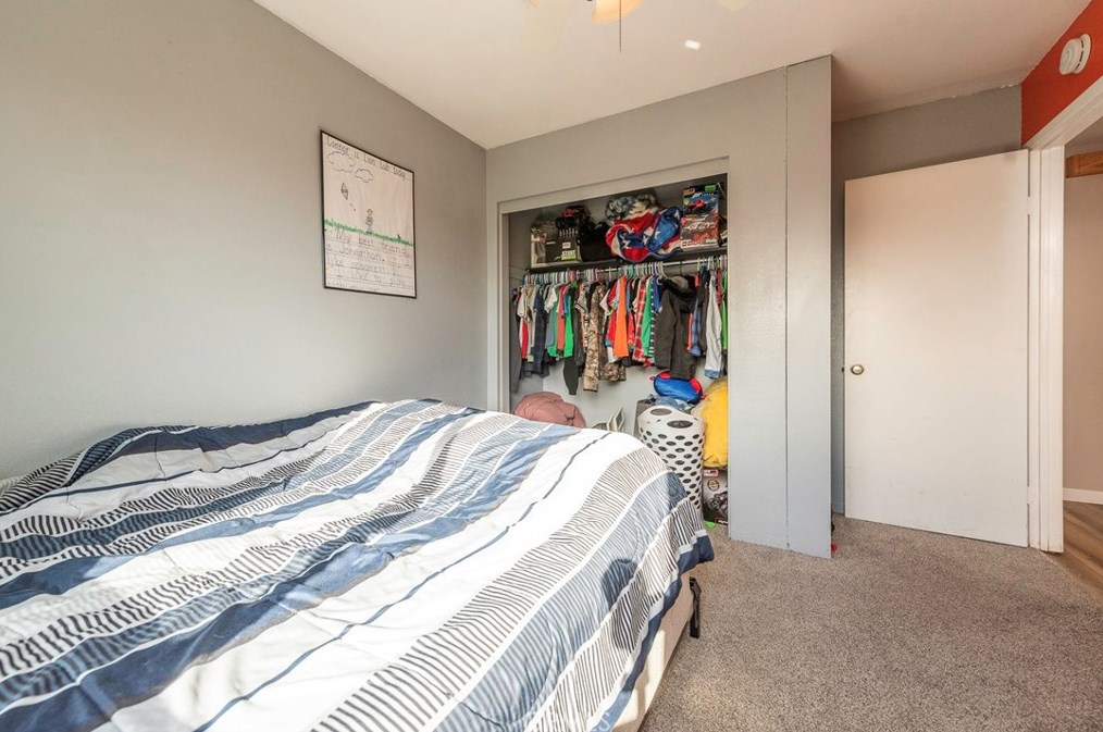 4566 Prairie View Dr, Riverside CA  92509-7136 exterior