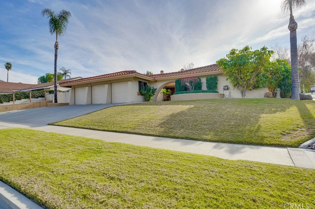 1180 Via Vallarta, Riverside, CA 92506-3657