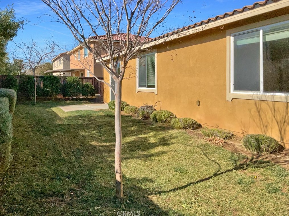 1461 Ambrosia St, Beaumont CA  92223-8473 exterior