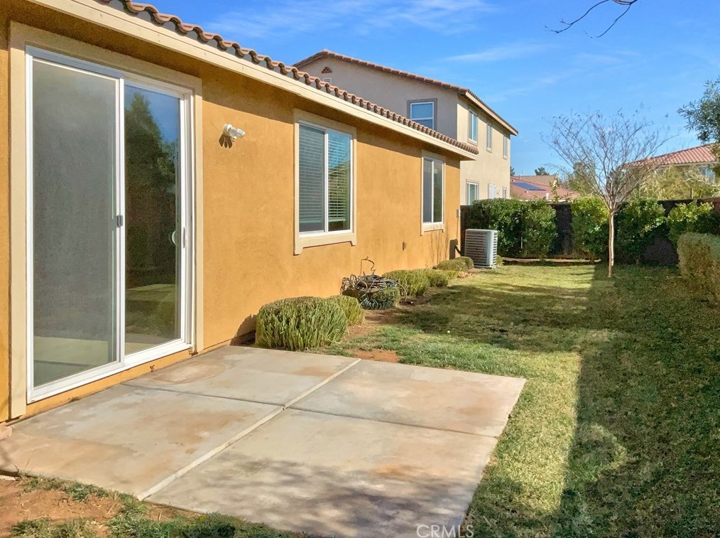 1461 Ambrosia St, Beaumont CA  92223-8473 exterior