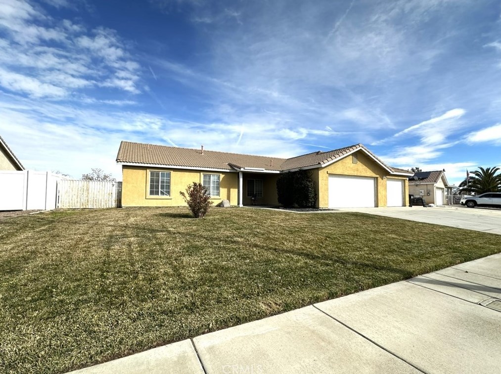 12316 Durango Dr, Victorville, CA 92392-8080