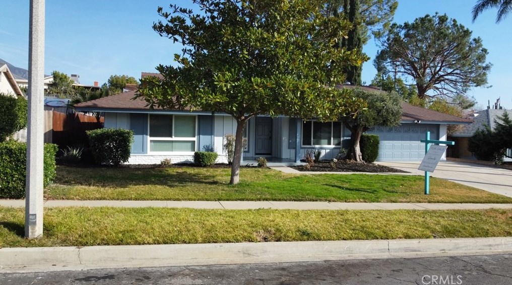 2349 Center St, Highland, CA 92346-7202