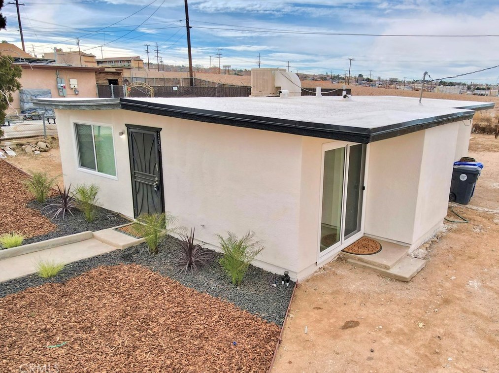 330 Muriel Dr, Barstow CA  92311-2418 exterior