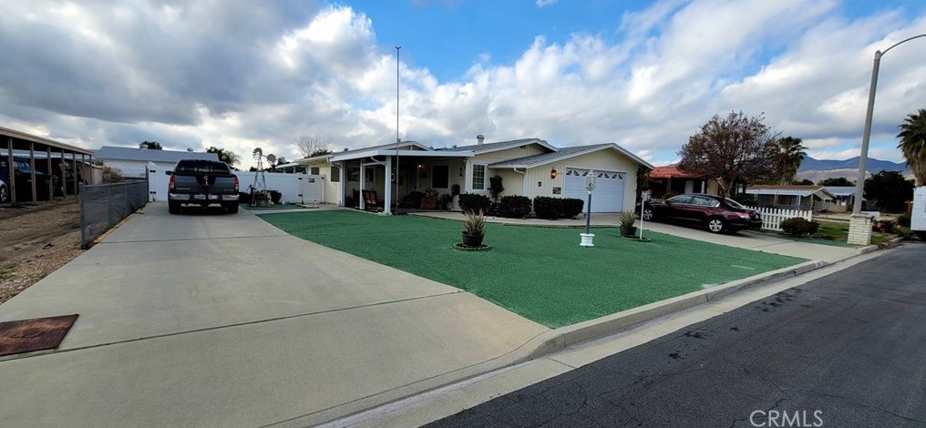 25093 Barnett Dr, Hemet, CA 92544-1912