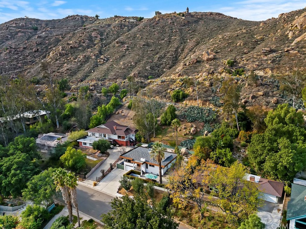 4207 Miramonte Pl, Riverside CA  92501-3054 exterior